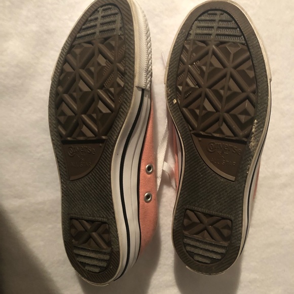 Seasonal Pink Converse all stars - Picture 6 of 7